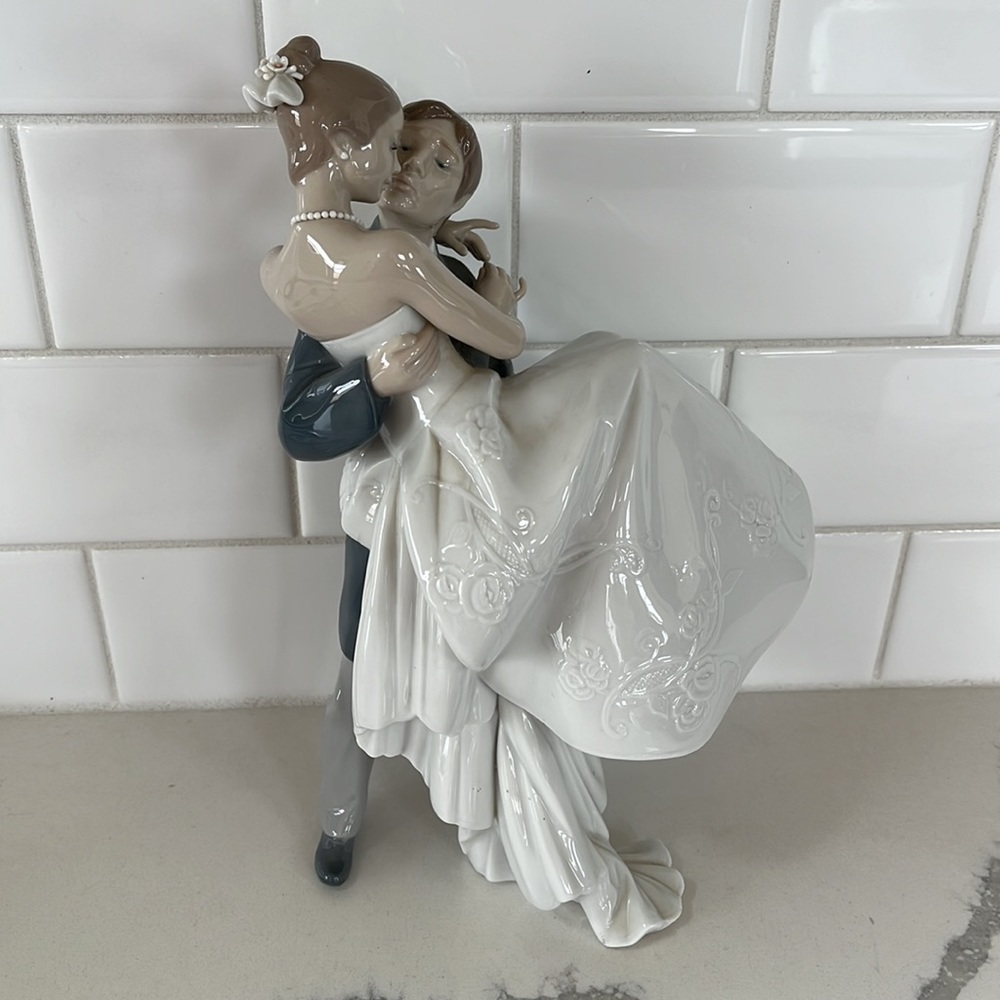 Lladro hand made Spain bride and groom - Picture 2 of 5